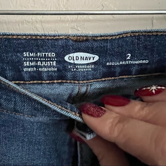 Old Navy Semi-Fitted Cuffed Denim Shorts - Picture 5 of 6